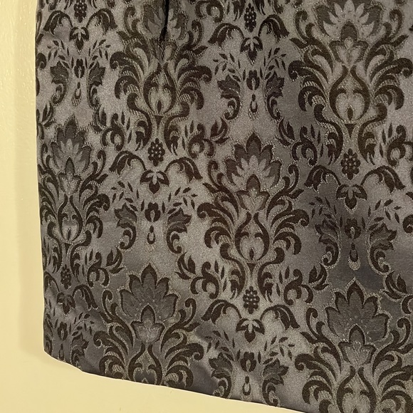 Ann Taylor gray damask skirt with pockets! - Picture 3 of 8